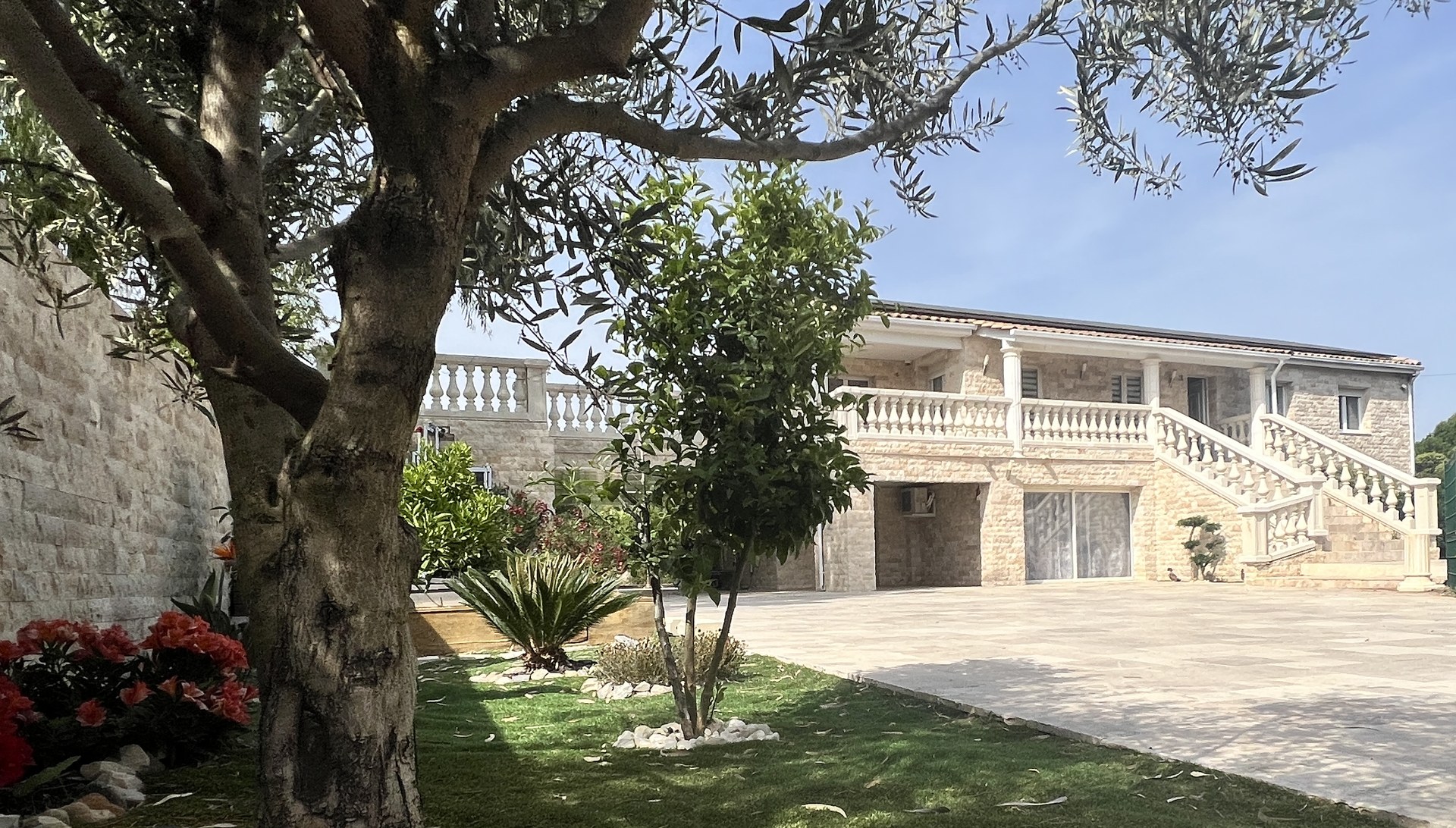 Vue du domaine Le Clos De Pierres